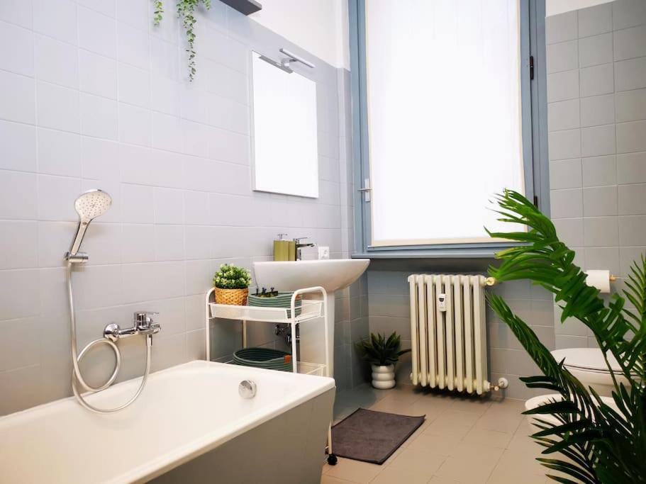 شقة Sunny Flat 50 Meters From The Metro ميلان المظهر الخارجي الصورة