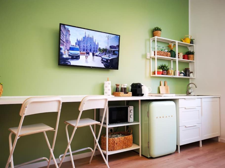 شقة Sunny Flat 50 Meters From The Metro ميلان المظهر الخارجي الصورة