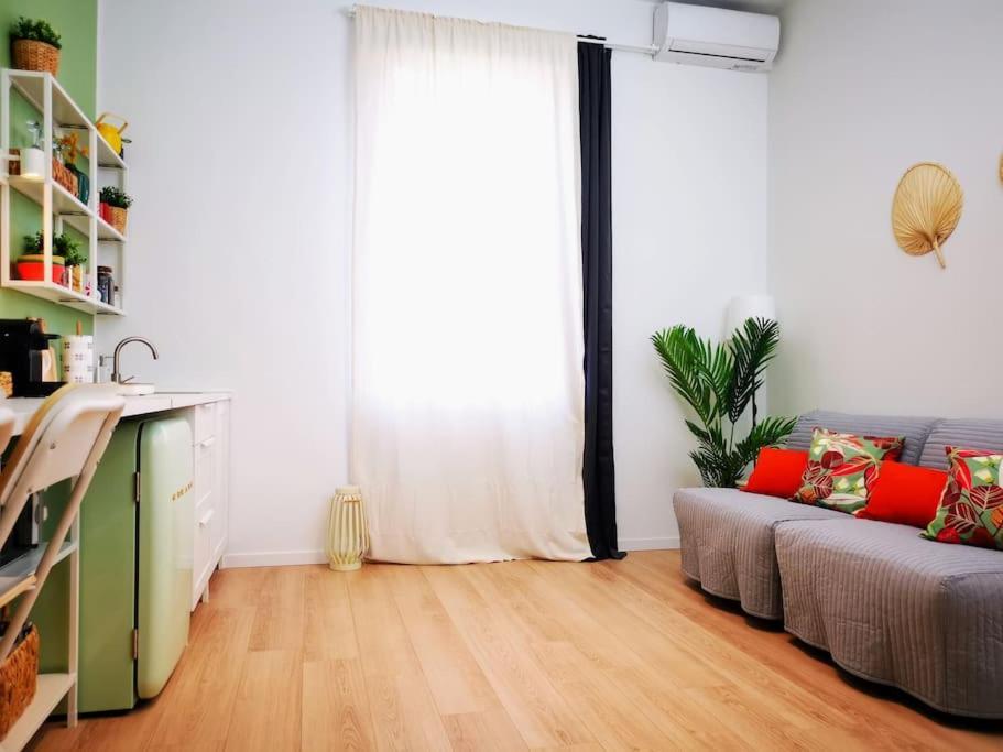 شقة Sunny Flat 50 Meters From The Metro ميلان المظهر الخارجي الصورة