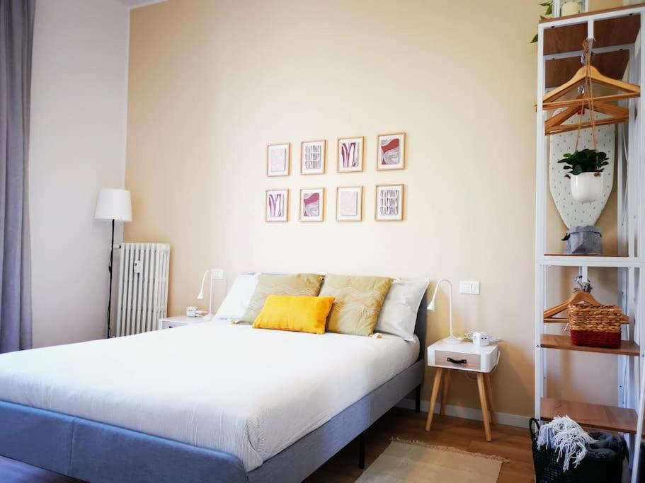 شقة Sunny Flat 50 Meters From The Metro ميلان المظهر الخارجي الصورة