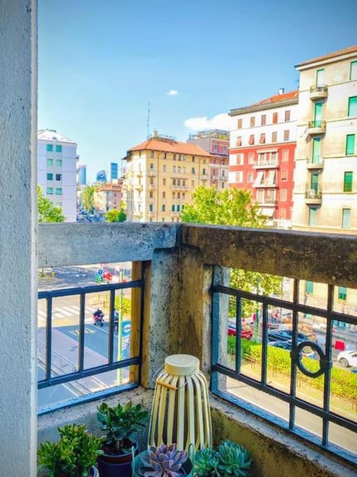 شقة Sunny Flat 50 Meters From The Metro ميلان المظهر الخارجي الصورة